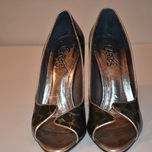 Patterned Green Shoe